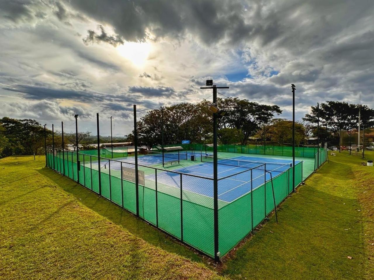 Cr Mariposa Rentals Comfortable Penthouse, Ac, Pool, Gym, Tennis Santa Ana  Luaran gambar